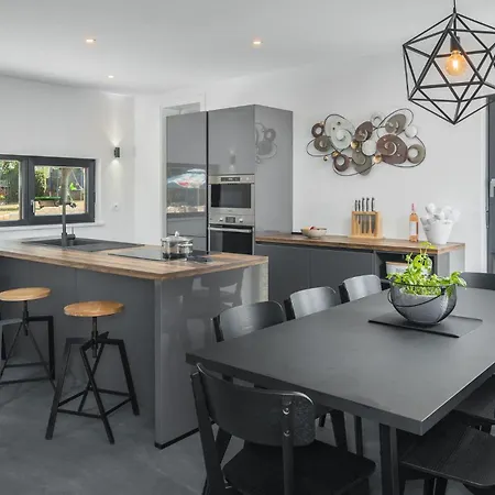 Dom wakacyjny Gorgeous In With Kitchen *