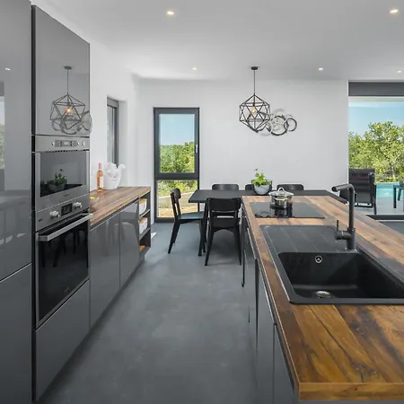 Gorgeous In With Kitchen